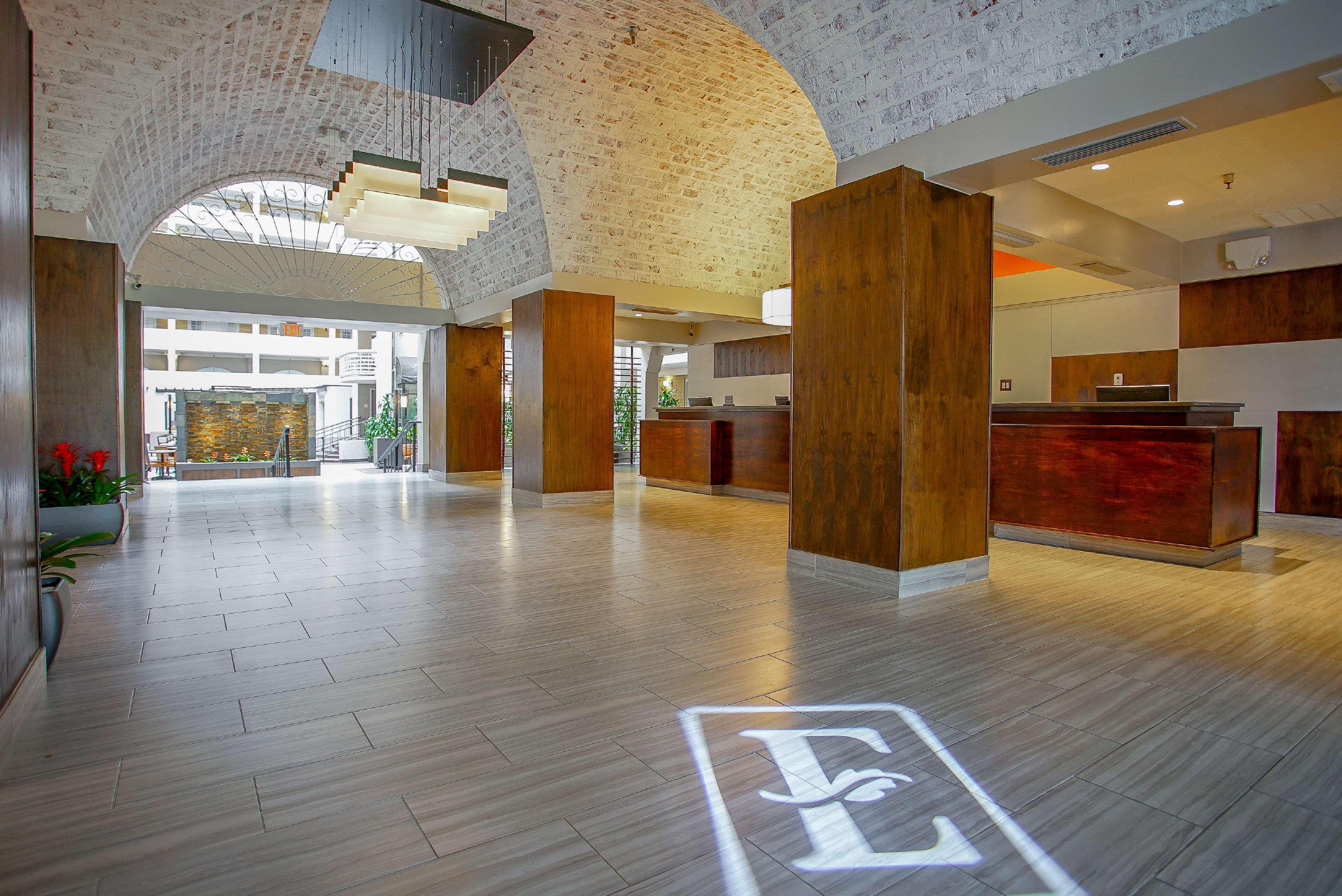 Embassy Suites San Antonio Northwest I-10 Exterior photo